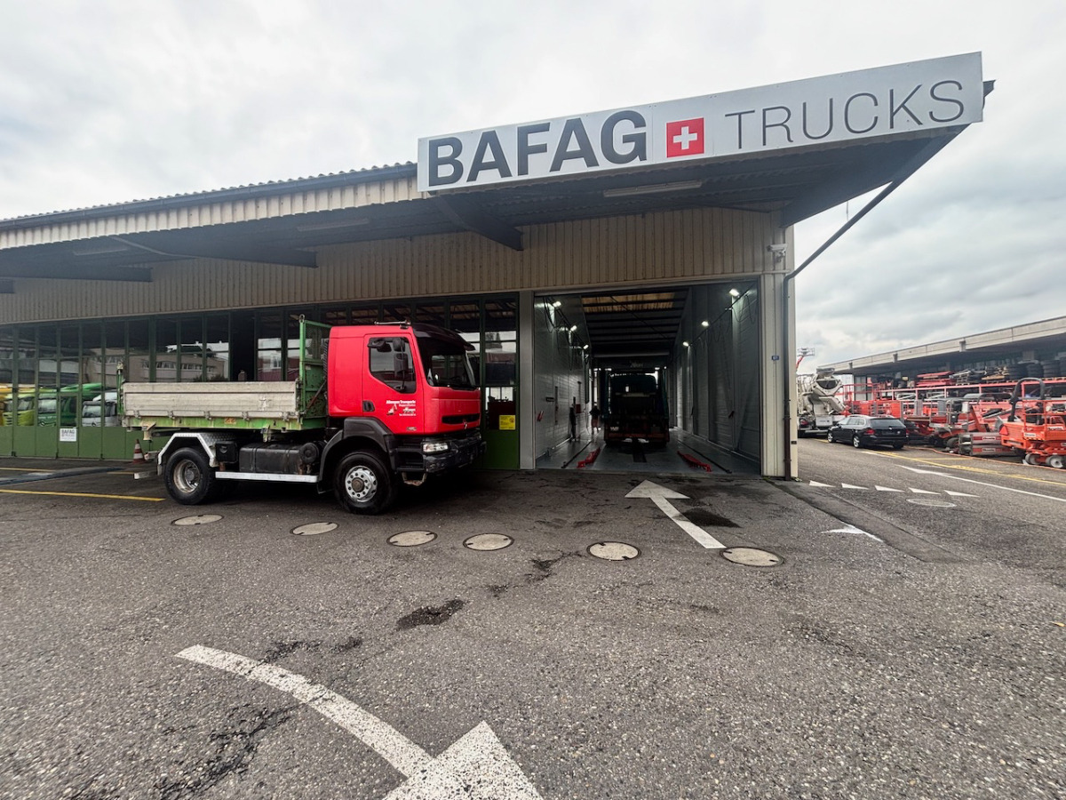 RENAULT Kerax 420DCI 4x4 - Camião basculante: foto 2 RENAULT Kerax 420DCI 4x4 - Camião basculante: foto 2