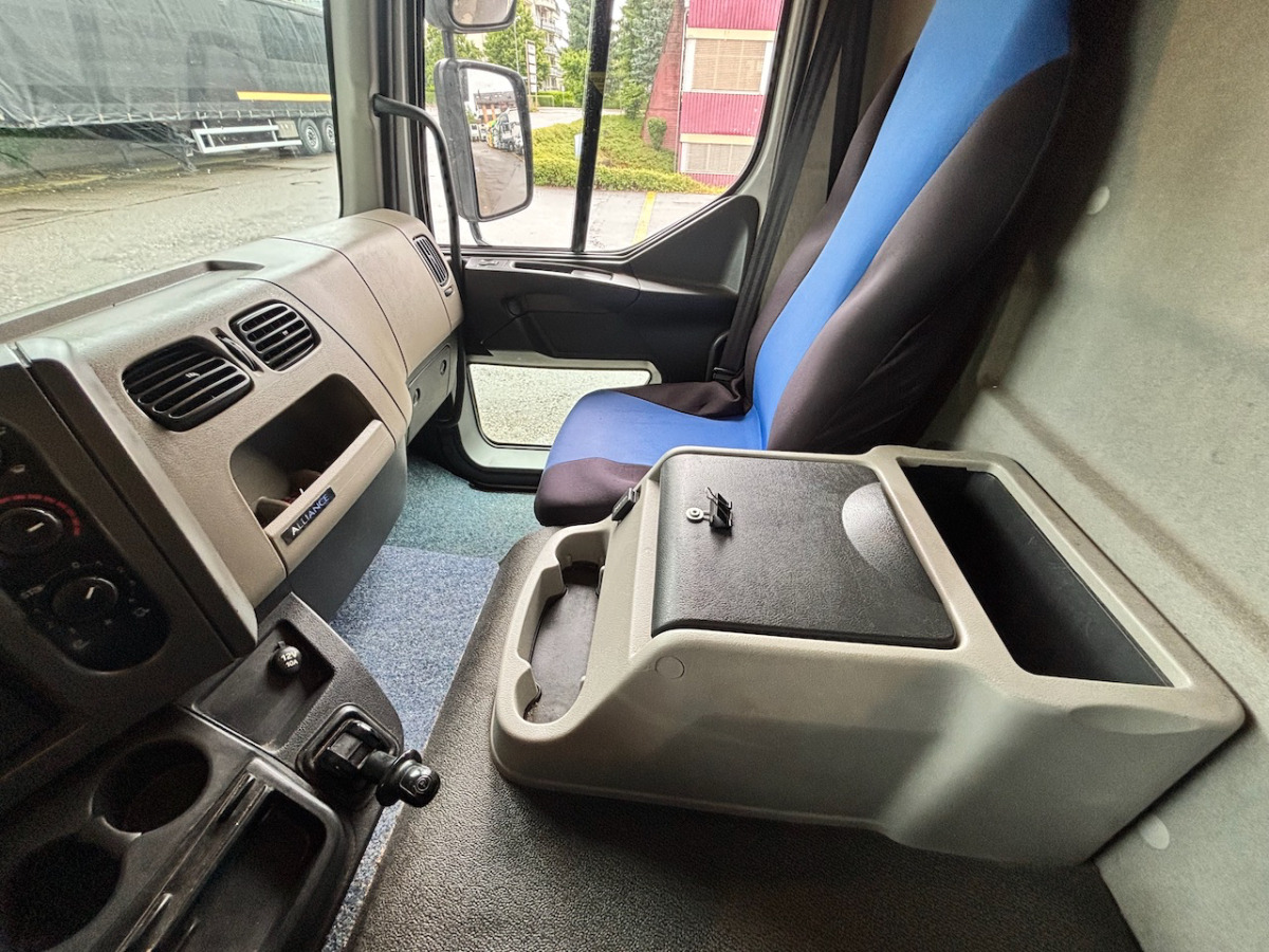 RENAULT Midlum 220-12EL - Camião frigorífico: foto 5 RENAULT Midlum 220-12EL - Camião frigorífico: foto 5