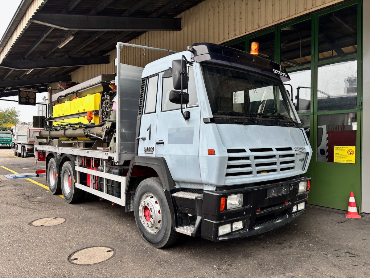 STEYR 26S32/ 6x4 Pisten Enteisung - Camião de lona: foto 1 STEYR 26S32/ 6x4 Pisten Enteisung - Camião de lona: foto 1