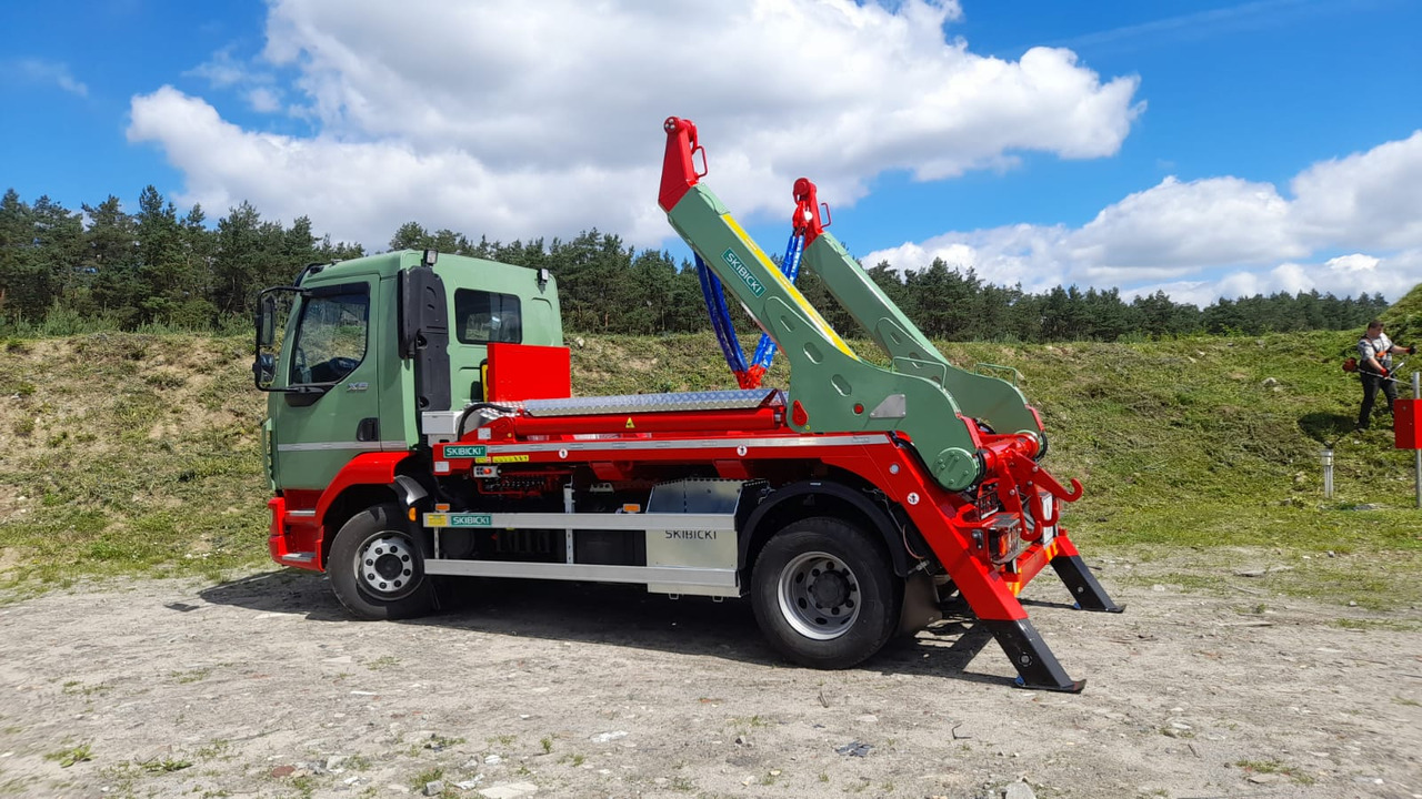 IVECO EUROCARGO ML 180E28/P - Camião multibenne: foto 1 IVECO EUROCARGO ML 180E28/P - Camião multibenne: foto 1