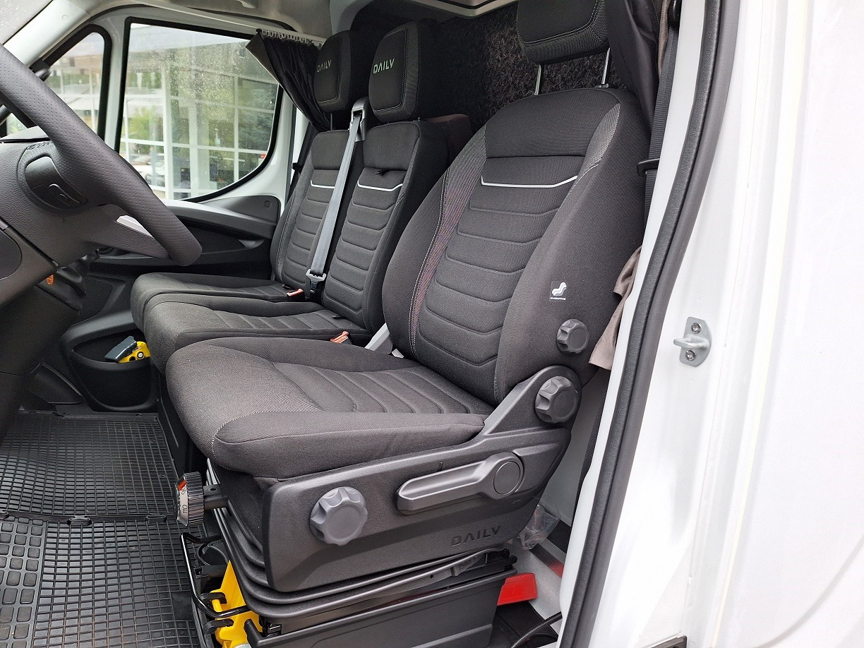 Iveco Daily 70C18A8 Backsleeper BÄR - Carrinha de lona: foto 3 Iveco Daily 70C18A8 Backsleeper BÄR - Carrinha de lona: foto 3