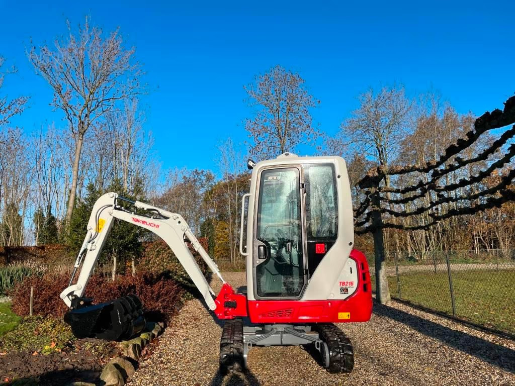TAKEUCHI TB216 - Mini escavadeira: foto 3 TAKEUCHI TB216 - Mini escavadeira: foto 3