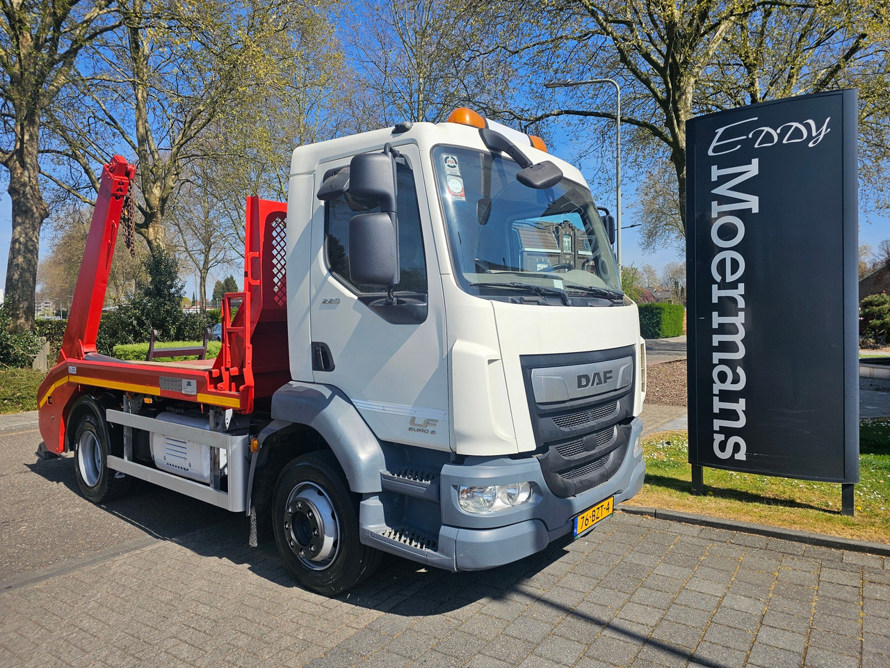 DAF LF 220 Euro 6 - Camião multibenne: foto 1 DAF LF 220 Euro 6 - Camião multibenne: foto 1