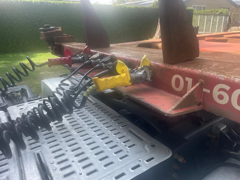 Renders 2x 20 1x 30 1x 40 in prijs verlaagt - Semi-reboque transportador de contêineres/ Caixa móvel: foto 2 Renders 2x 20 1x 30 1x 40 in prijs verlaagt - Semi-reboque transportador de contêineres/ Caixa móvel: foto 2