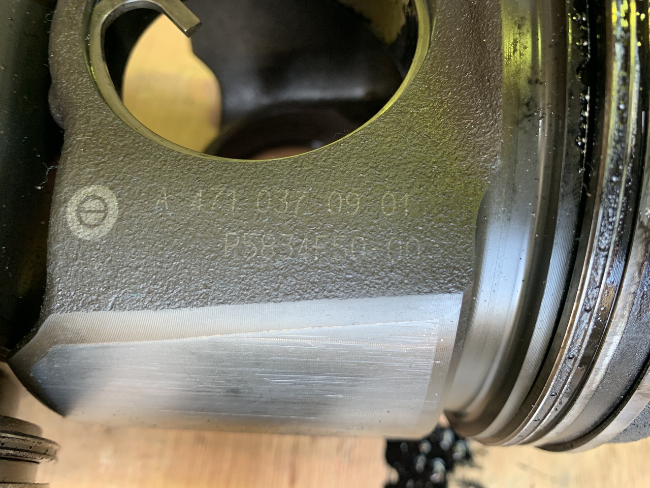 CONNECTING ROD WITH PISTONS OM 471LA 420PS EURO 5 - Motor e peças por Camião: foto 4 CONNECTING ROD WITH PISTONS OM 471LA 420PS EURO 5 - Motor e peças por Camião: foto 4