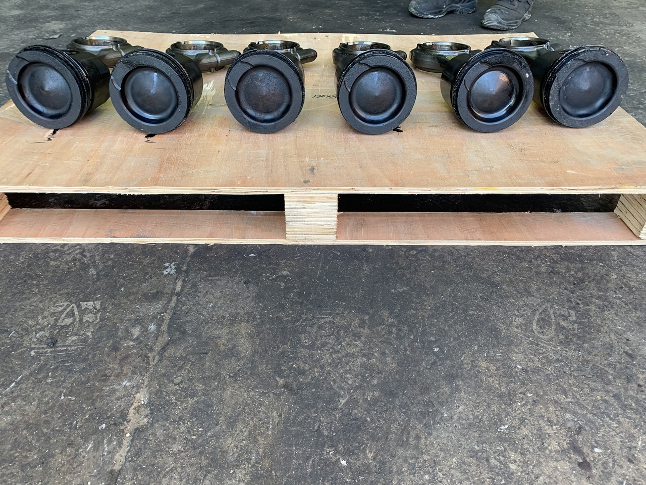 CONNECTING ROD WITH PISTONS OM 471LA 420PS EURO 5 - Motor e peças por Camião: foto 1 CONNECTING ROD WITH PISTONS OM 471LA 420PS EURO 5 - Motor e peças por Camião: foto 1