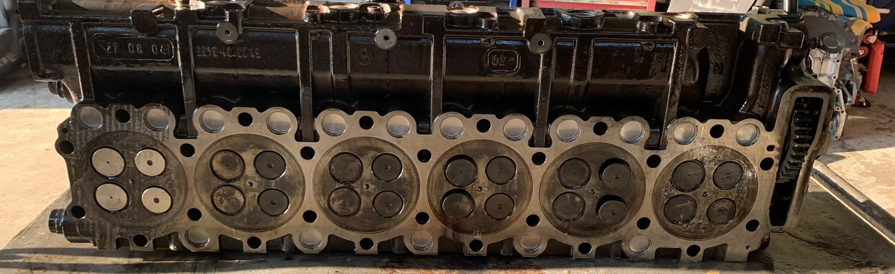 CYLINDER HEAD ASSEMBLY COMPLETE(INCLUDING CAMSHAFT) MAN TGA-TGS D2066 - Cabeça do motor por Camião: foto 3 CYLINDER HEAD ASSEMBLY COMPLETE(INCLUDING CAMSHAFT) MAN TGA-TGS D2066 - Cabeça do motor por Camião: foto 3