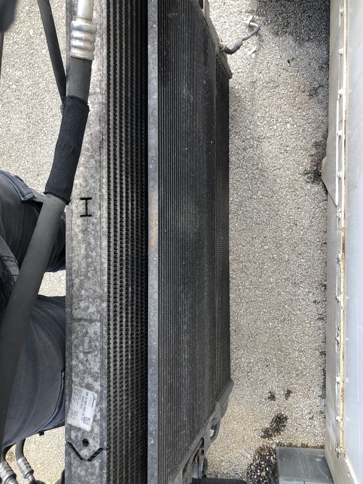 RADIATOR,INTERCOOLER,ADBLUE CONTAINER ACTROS MP4 - Radiador por Camião: foto 5 RADIATOR,INTERCOOLER,ADBLUE CONTAINER ACTROS MP4 - Radiador por Camião: foto 5