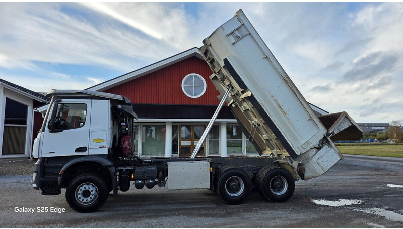 Mercedes-Benz 3558 6x4 2022 ONLY 113 tkm - Camião basculante: foto 3 Mercedes-Benz 3558 6x4 2022 ONLY 113 tkm - Camião basculante: foto 3