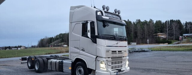 Volvo FH540 6X4 Globe XL - Camião chassi: foto 2 Volvo FH540 6X4 Globe XL - Camião chassi: foto 2