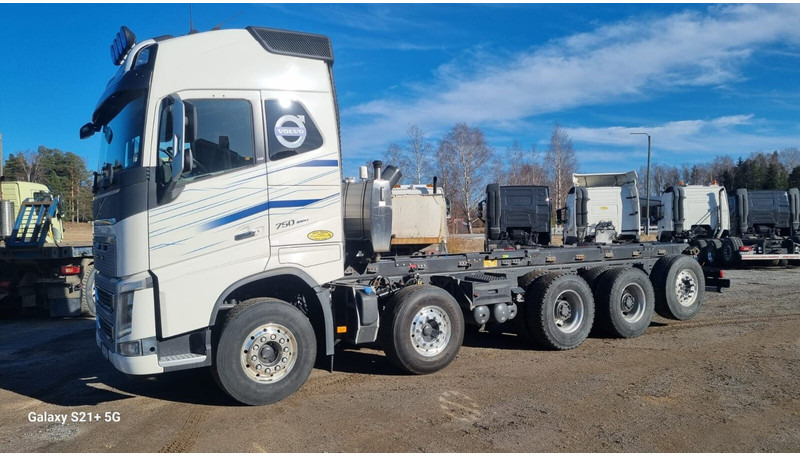 Volvo FH750 New engine and gearbox - Camião chassi: foto 1 Volvo FH750 New engine and gearbox - Camião chassi: foto 1
