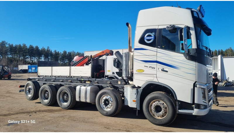 Volvo FH750 New engine and gearbox - Camião chassi: foto 2 Volvo FH750 New engine and gearbox - Camião chassi: foto 2