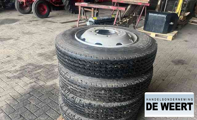 Michelin 9R22.5 , 9 R 22.5 - Jantes e pneus por Máquina agrícola: foto 3 Michelin 9R22.5 , 9 R 22.5 - Jantes e pneus por Máquina agrícola: foto 3