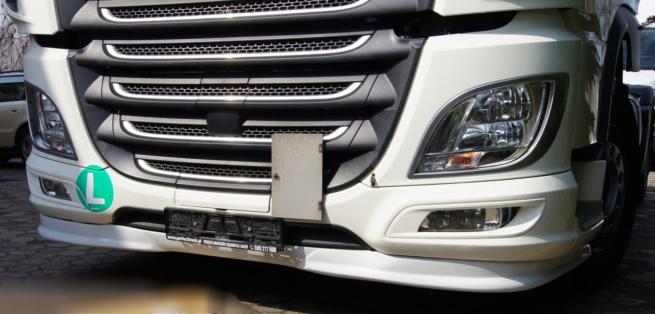 DAF XF 106 ONDER BUMPER SPOILER KLEUR H3279 000049b - Para-choque por Camião: foto 3 DAF XF 106 ONDER BUMPER SPOILER KLEUR H3279 000049b - Para-choque por Camião: foto 3
