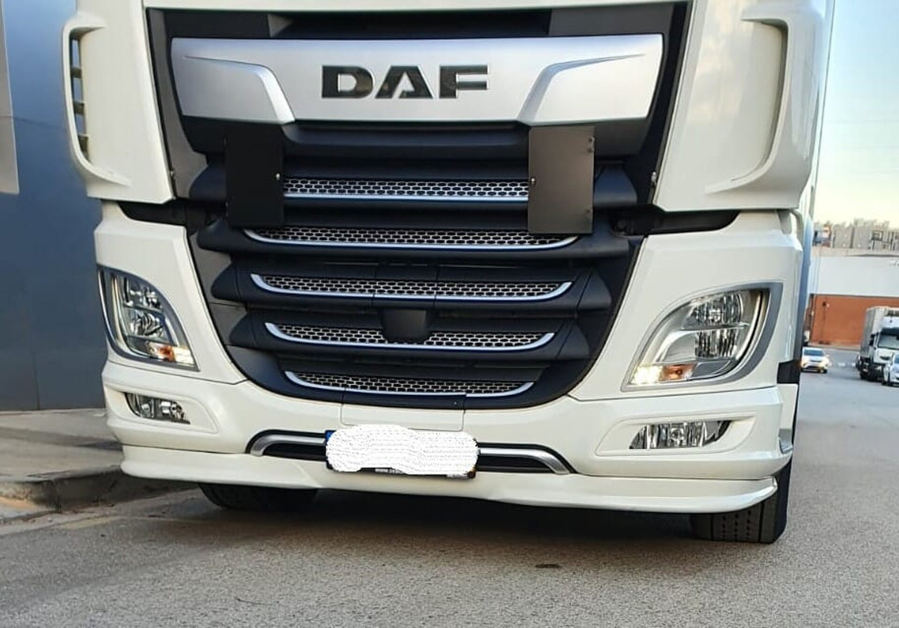 DAF XF 106 ONDER BUMPER SPOILER KLEUR H3279 000049b - Para-choque por Camião: foto 1 DAF XF 106 ONDER BUMPER SPOILER KLEUR H3279 000049b - Para-choque por Camião: foto 1