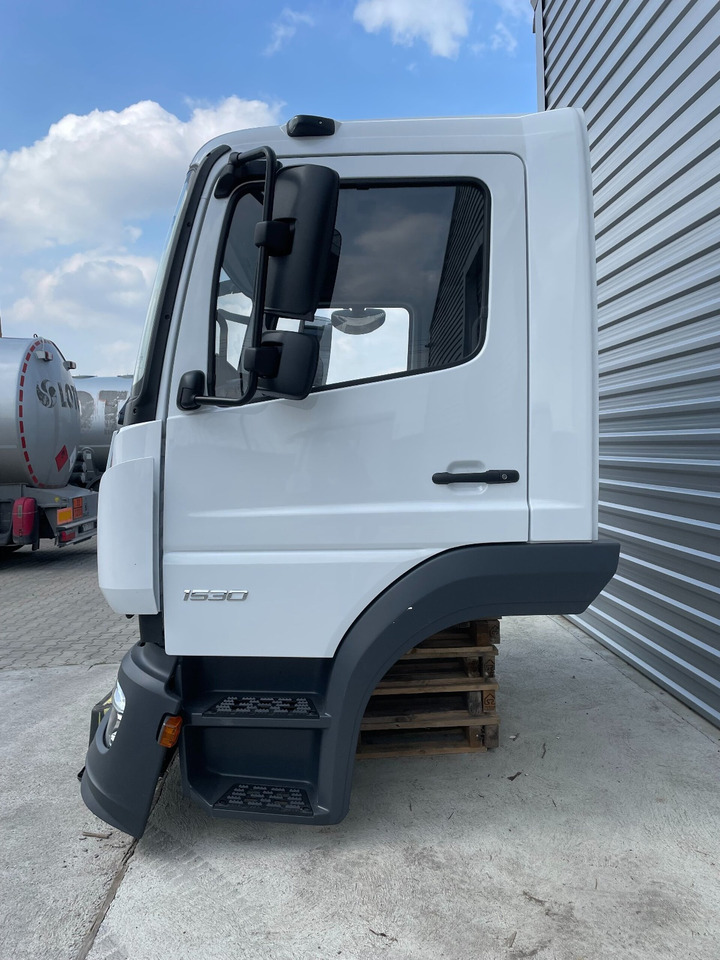 MB ATEGO CABINE EURO 6 TUNEL VOOR 6 CYL.MOTOR INCL. SEAT 000074A - Cabine por Camião: foto 5 MB ATEGO CABINE EURO 6 TUNEL VOOR 6 CYL.MOTOR INCL. SEAT 000074A - Cabine por Camião: foto 5
