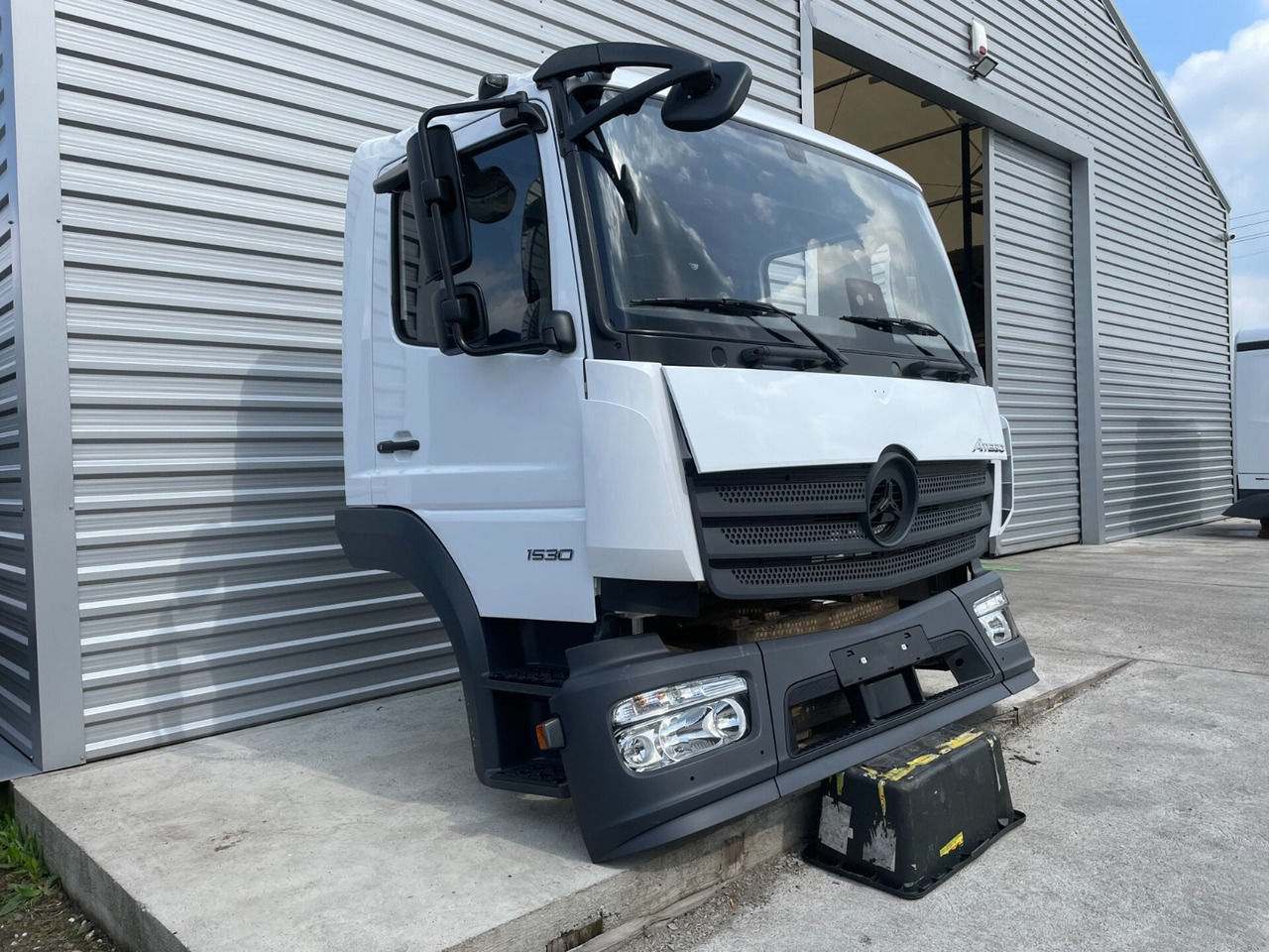 MB ATEGO CABINE EURO 6 TUNEL VOOR 6 CYL.MOTOR INCL. SEAT 000074A - Cabine por Camião: foto 4 MB ATEGO CABINE EURO 6 TUNEL VOOR 6 CYL.MOTOR INCL. SEAT 000074A - Cabine por Camião: foto 4