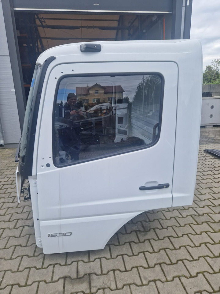 MB ATEGO CABINE EURO 6 TUNEL VOOR 6 CYL.MOTOR WITHOUT SEAT 000074 - Cabine por Camião: foto 4 MB ATEGO CABINE EURO 6 TUNEL VOOR 6 CYL.MOTOR WITHOUT SEAT 000074 - Cabine por Camião: foto 4