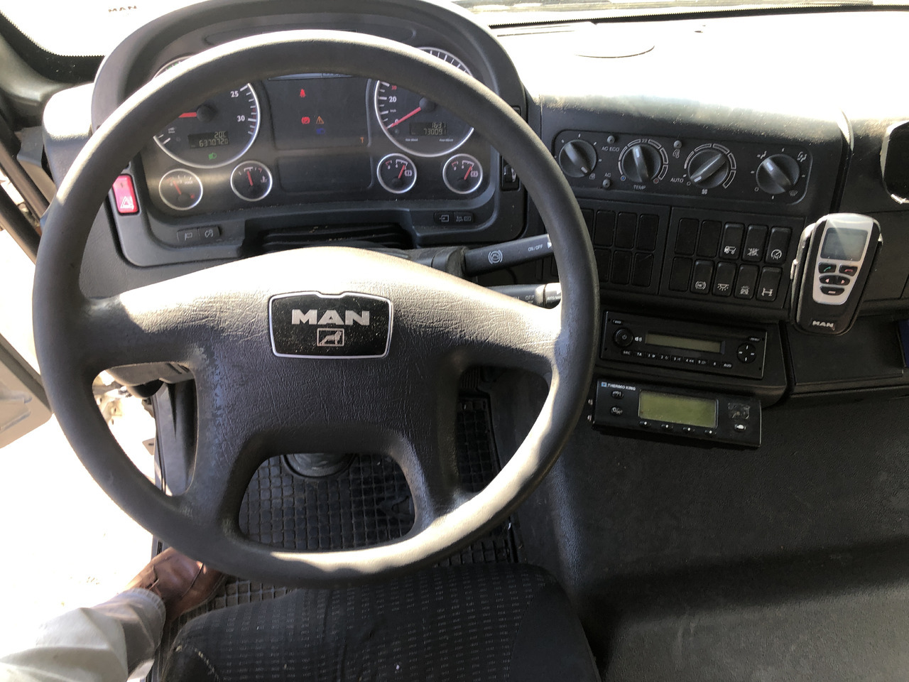 Camião frigorífico para transporte de alimentos MAN TGM 18.340 FRIGORIFIQUE: foto 7