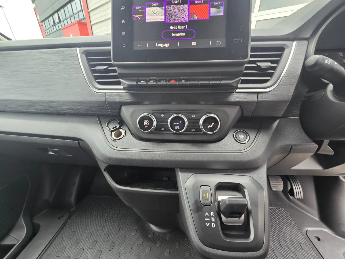 Furgão novo NEW Renault Trafic Exclusive 170BHP/150BHP Auto Highland Silver: foto 12