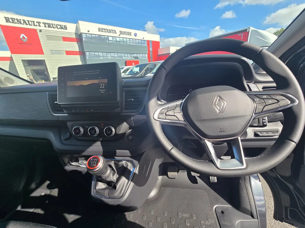 Furgão novo NEW Renault Trafic Exclusive 170BHP/150BHP Manual White: foto 8