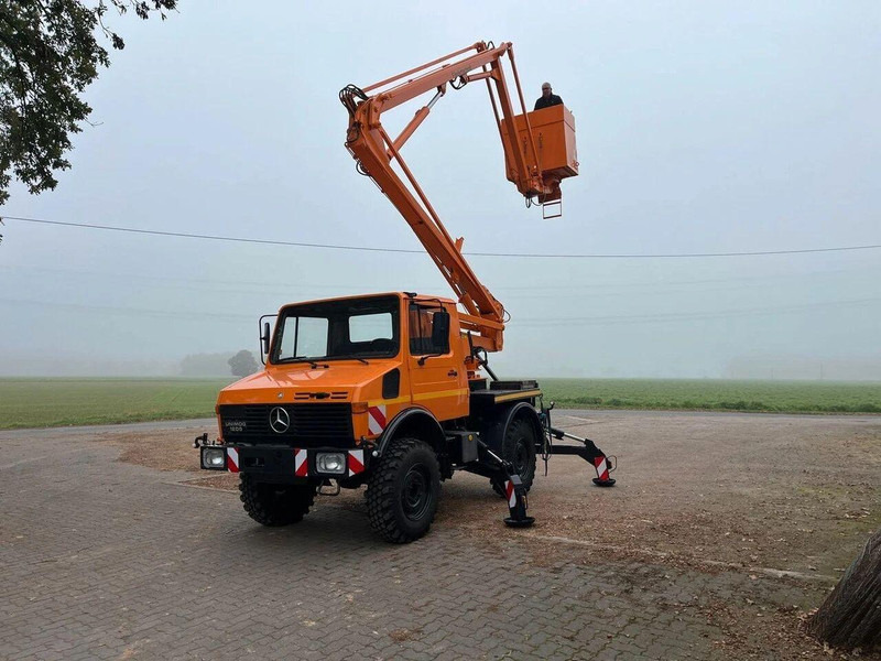 Mercedes-Benz Unimog 1200 4x4 - Lifting basket - Camião, Camião grua: foto 3 Mercedes-Benz Unimog 1200 4x4 - Lifting basket - Camião, Camião grua: foto 3