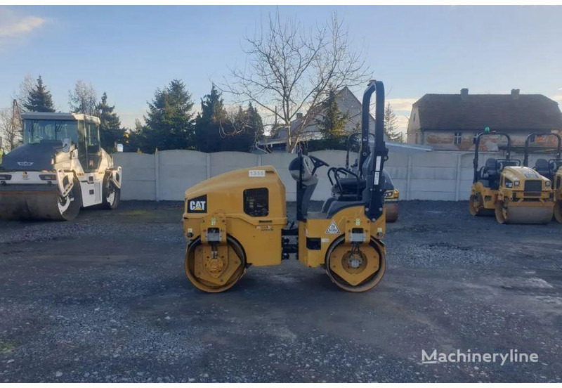 Caterpillar CB 24B road roller - Rolo: foto 2 Caterpillar CB 24B road roller - Rolo: foto 2