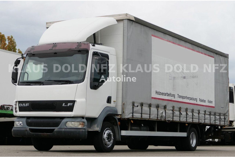 DAF LF 45.220 P+P + Tail lift - Camião de lona: foto 1 DAF LF 45.220 P+P + Tail lift - Camião de lona: foto 1
