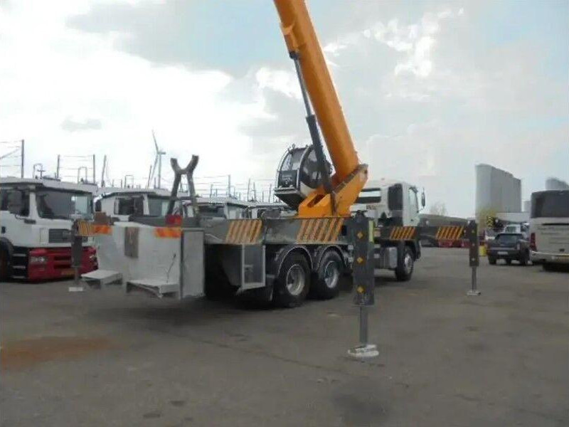 Caminhão com plataforma aérea Hino 700 3441 6X4 Emelőkosaras 22,8m: foto 7