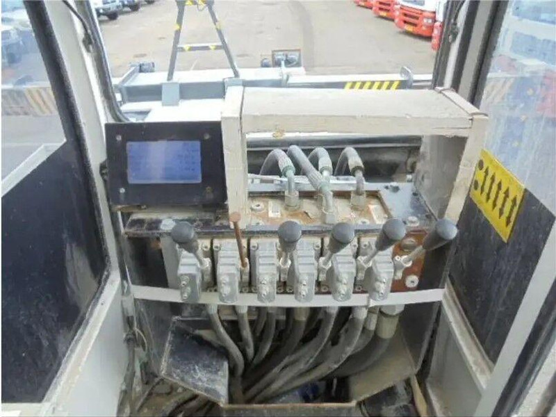 Caminhão com plataforma aérea Hino 700 3441 6X4 Emelőkosaras 22,8m: foto 15