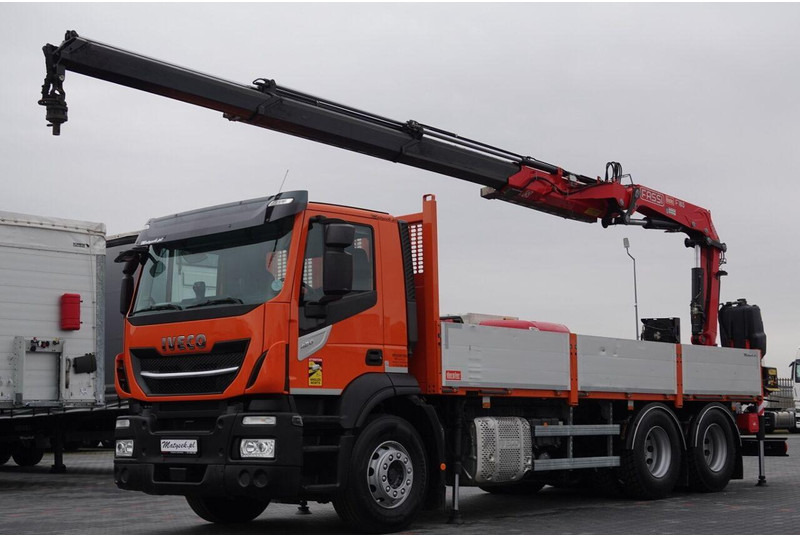 Iveco 420 - Camião de caixa aberta/ Plataforma, Camião grua: foto 2 Iveco 420 - Camião de caixa aberta/ Plataforma, Camião grua: foto 2