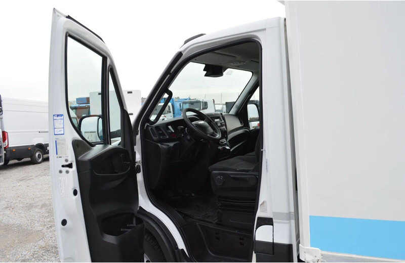 Carrinha frigorífica Iveco DAILY 60C15 REFRIGERATOR + SIDE AND REAR DOORS, LIFT FOLDED UNDE: foto 18 Carrinha frigorífica Iveco DAILY 60C15 REFRIGERATOR + SIDE AND REAR DOORS, LIFT FOLDED UNDE: foto 18