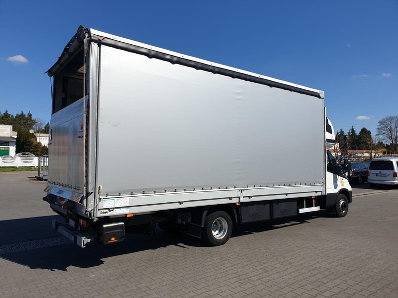 Iveco DAILY 72C18 70C18 HI-MATIC 1.HAND - Camião de lona: foto 4 Iveco DAILY 72C18 70C18 HI-MATIC 1.HAND - Camião de lona: foto 4