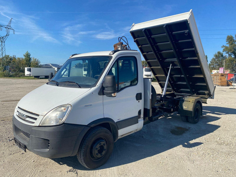 Iveco Daily 65 C 18 - 3 sided Tipper + HIAB 033T Crane - Carrinha basculante: foto 1 Iveco Daily 65 C 18 - 3 sided Tipper + HIAB 033T Crane - Carrinha basculante: foto 1