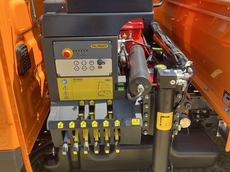 Iveco Daily 70C18H - Flatbed+crane - Camião de caixa aberta/ Plataforma, Camião grua: foto 3 Iveco Daily 70C18H - Flatbed+crane - Camião de caixa aberta/ Plataforma, Camião grua: foto 3