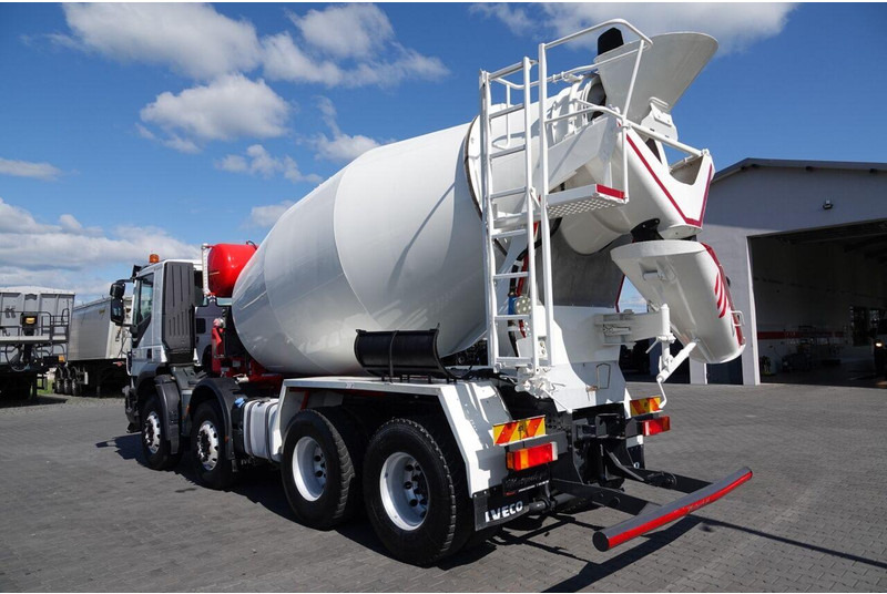 Iveco TRAKKER 410 / 8X4 / BETONOMIESZARKA 9 M3 / PUTZMEISTER / ALUFELG - Camião betoneira: foto 4 Iveco TRAKKER 410 / 8X4 / BETONOMIESZARKA 9 M3 / PUTZMEISTER / ALUFELG - Camião betoneira: foto 4