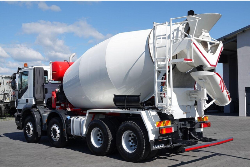 Iveco TRAKKER 410 / 8X4 / BETONOMIESZARKA 9 M3 / PUTZMEISTER / ALUFELG - Camião betoneira: foto 5 Iveco TRAKKER 410 / 8X4 / BETONOMIESZARKA 9 M3 / PUTZMEISTER / ALUFELG - Camião betoneira: foto 5