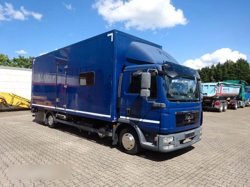 MAN 8.220 - Koffer - Camião furgão: foto 2 MAN 8.220 - Koffer - Camião furgão: foto 2