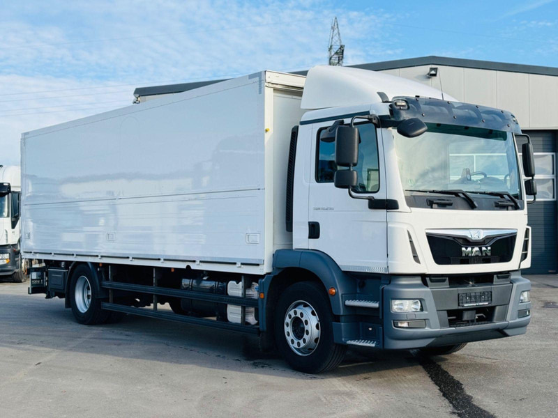 MAN TGM 18.290 L Beverage Truck + Tail Lift - Camião furgão: foto 2 MAN TGM 18.290 L Beverage Truck + Tail Lift - Camião furgão: foto 2