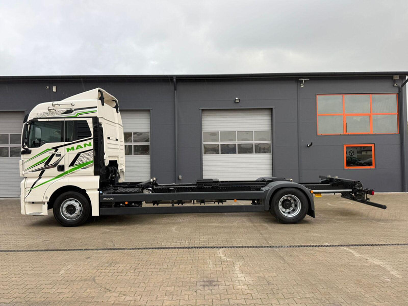 MAN TGX 18.470 // Przebieg 252 tyś. km !!! // Ciężarówka jak nowa // - Camião chassi: foto 2 MAN TGX 18.470 // Przebieg 252 tyś. km !!! // Ciężarówka jak nowa // - Camião chassi: foto 2