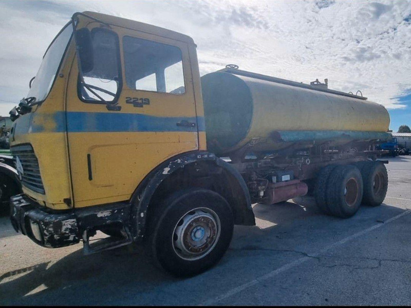 Mercedes-Benz 2219 6x4 Vízszállító Tartálykocsi - Caminhão tanque: foto 2 Mercedes-Benz 2219 6x4 Vízszállító Tartálykocsi - Caminhão tanque: foto 2