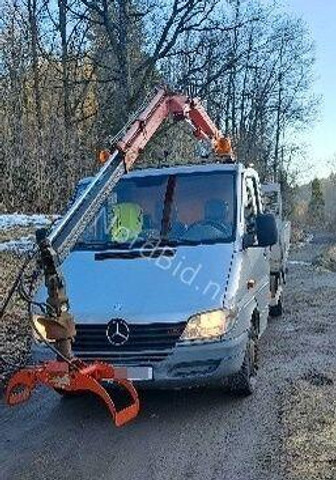 Mercedes-Benz 413 - Doka tipper+crane with gripper - Camião basculante, Camião grua: foto 1 Mercedes-Benz 413 - Doka tipper+crane with gripper - Camião basculante, Camião grua: foto 1
