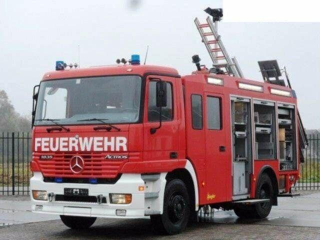 Mercedes-Benz ACTROS 1835 Feuerwehr 2080 L Fire Unit !! - Carro de bombeiro: foto 1 Mercedes-Benz ACTROS 1835 Feuerwehr 2080 L Fire Unit !! - Carro de bombeiro: foto 1
