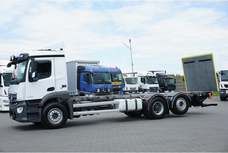 Mercedes-Benz ANTOS / 2535 / ACC / E 6 / BDF + WINDA / 7.15 , 7.45, 7.82 M / O - Camião transportador de contêineres/ Caixa móvel: foto 3 Mercedes-Benz ANTOS / 2535 / ACC / E 6 / BDF + WINDA / 7.15 , 7.45, 7.82 M / O - Camião transportador de contêineres/ Caixa móvel: foto 3