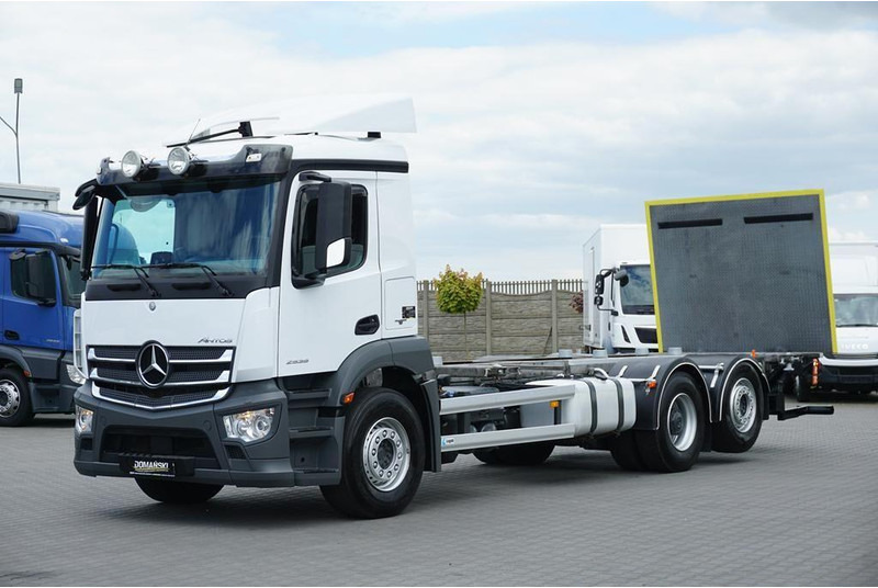 Mercedes-Benz ANTOS / 2535 / ACC / E 6 / BDF + WINDA / 7.15 , 7.45, 7.82 M / O - Camião transportador de contêineres/ Caixa móvel: foto 2 Mercedes-Benz ANTOS / 2535 / ACC / E 6 / BDF + WINDA / 7.15 , 7.45, 7.82 M / O - Camião transportador de contêineres/ Caixa móvel: foto 2