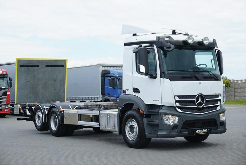 Mercedes-Benz ANTOS / 2535 / ACC / E 6 / BDF + WINDA / 7.15 , 7.45, 7.82 M / O - Camião transportador de contêineres/ Caixa móvel: foto 1 Mercedes-Benz ANTOS / 2535 / ACC / E 6 / BDF + WINDA / 7.15 , 7.45, 7.82 M / O - Camião transportador de contêineres/ Caixa móvel: foto 1