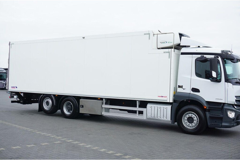 Mercedes-Benz ANTOS / 2535 / EURO 6 / CHŁODNIA + WINDA / 23 PALETY / OŚ SKRĘTN - Camião frigorífico: foto 3 Mercedes-Benz ANTOS / 2535 / EURO 6 / CHŁODNIA + WINDA / 23 PALETY / OŚ SKRĘTN - Camião frigorífico: foto 3