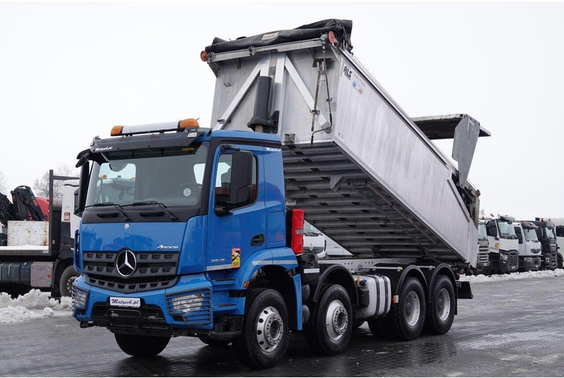 Mercedes-Benz AROCS 3243 / 8x4 / WYWROTKA 20m3 / TYLNOZSYP / EURO 6 / OPONY 10 - Camião basculante: foto 1 Mercedes-Benz AROCS 3243 / 8x4 / WYWROTKA 20m3 / TYLNOZSYP / EURO 6 / OPONY 10 - Camião basculante: foto 1