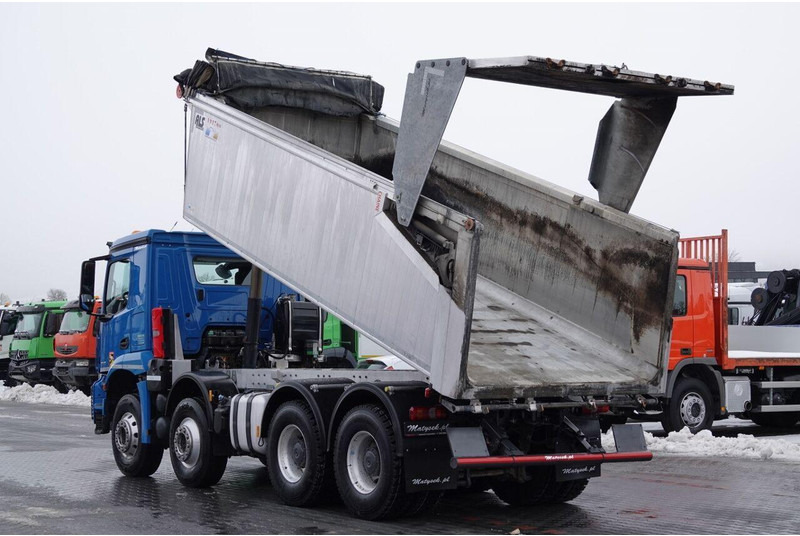 Mercedes-Benz AROCS 3243 / 8x4 / WYWROTKA 20m3 / TYLNOZSYP / EURO 6 / OPONY 10 - Camião basculante: foto 3 Mercedes-Benz AROCS 3243 / 8x4 / WYWROTKA 20m3 / TYLNOZSYP / EURO 6 / OPONY 10 - Camião basculante: foto 3