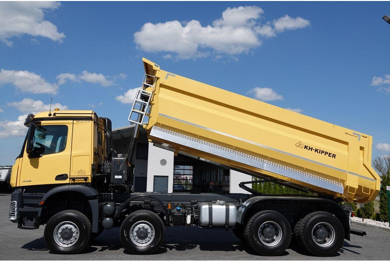Mercedes-Benz AROCS 4145 / 8x8 / WYWROTKA TYLNOZSYPOWA / KH KIPPER / EURO 6 - Camião basculante: foto 3 Mercedes-Benz AROCS 4145 / 8x8 / WYWROTKA TYLNOZSYPOWA / KH KIPPER / EURO 6 - Camião basculante: foto 3
